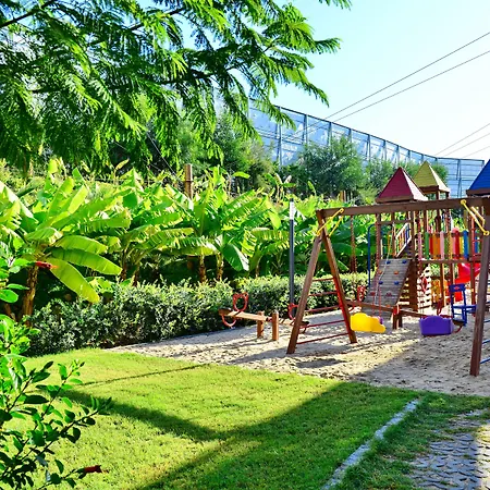 Üdülőközpont Adenya & Halal