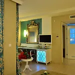 Adenya & Halal Θέρετρο