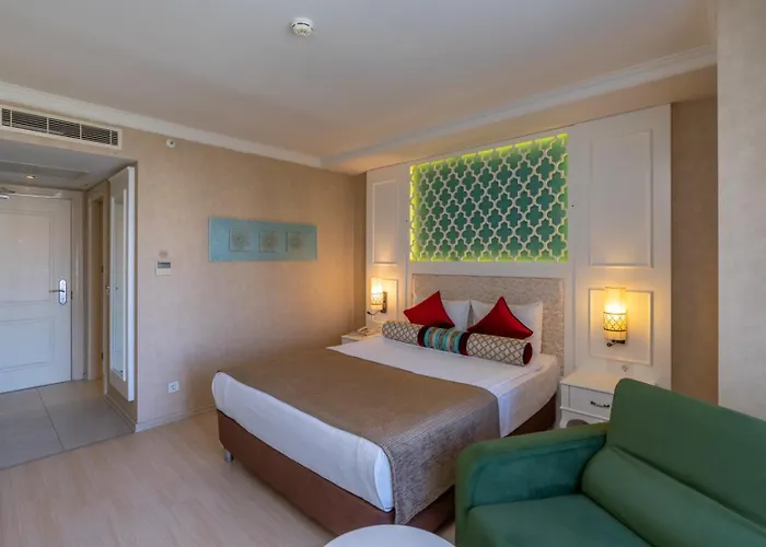 Resort Adenya & Halal 5*